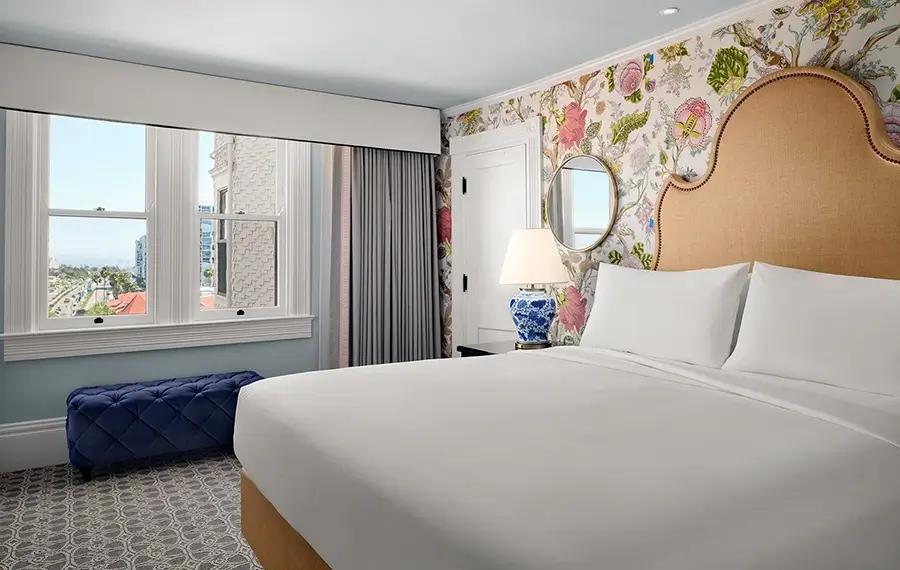 VICTORIAN: Resort View